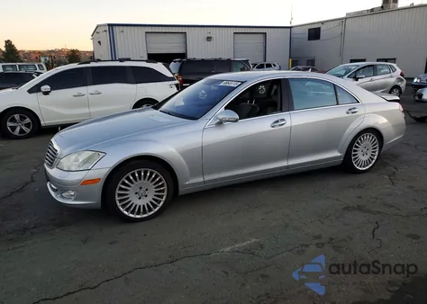 2007 Mercedes-Benz S 550 z USA, uszkodzony, nr VIN WDDNG71X77A108129